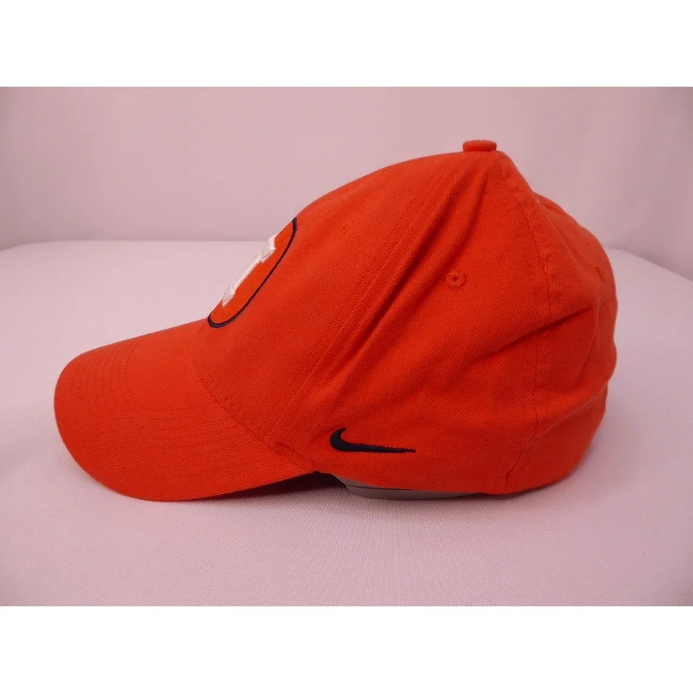 Nike Team Swooshflex University of Illinois Urbana-Champaign Fitted Hat CAP OSFM